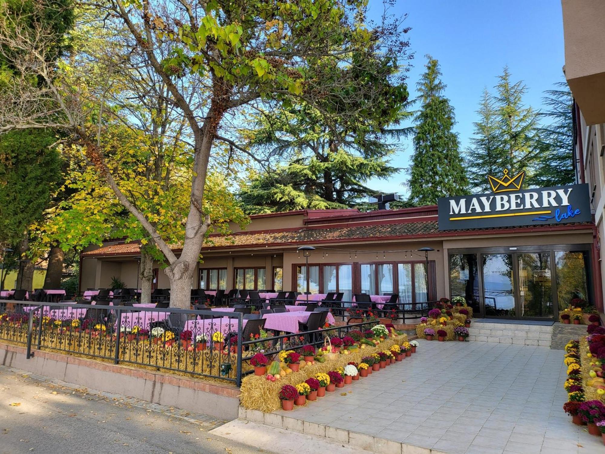 Mayberry Lake - Villa Medijapark เพรตอร์ ภายนอก รูปภาพ